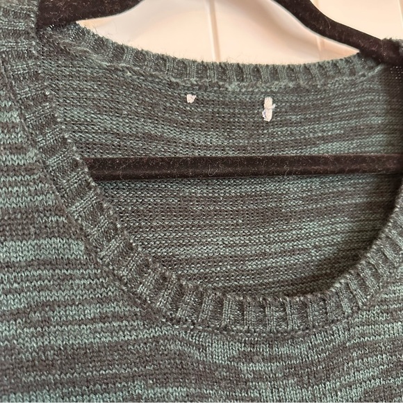 Forest green sweater 3/4 length sleeves asymmetrical hem good condition size L - Picture 4 of 7